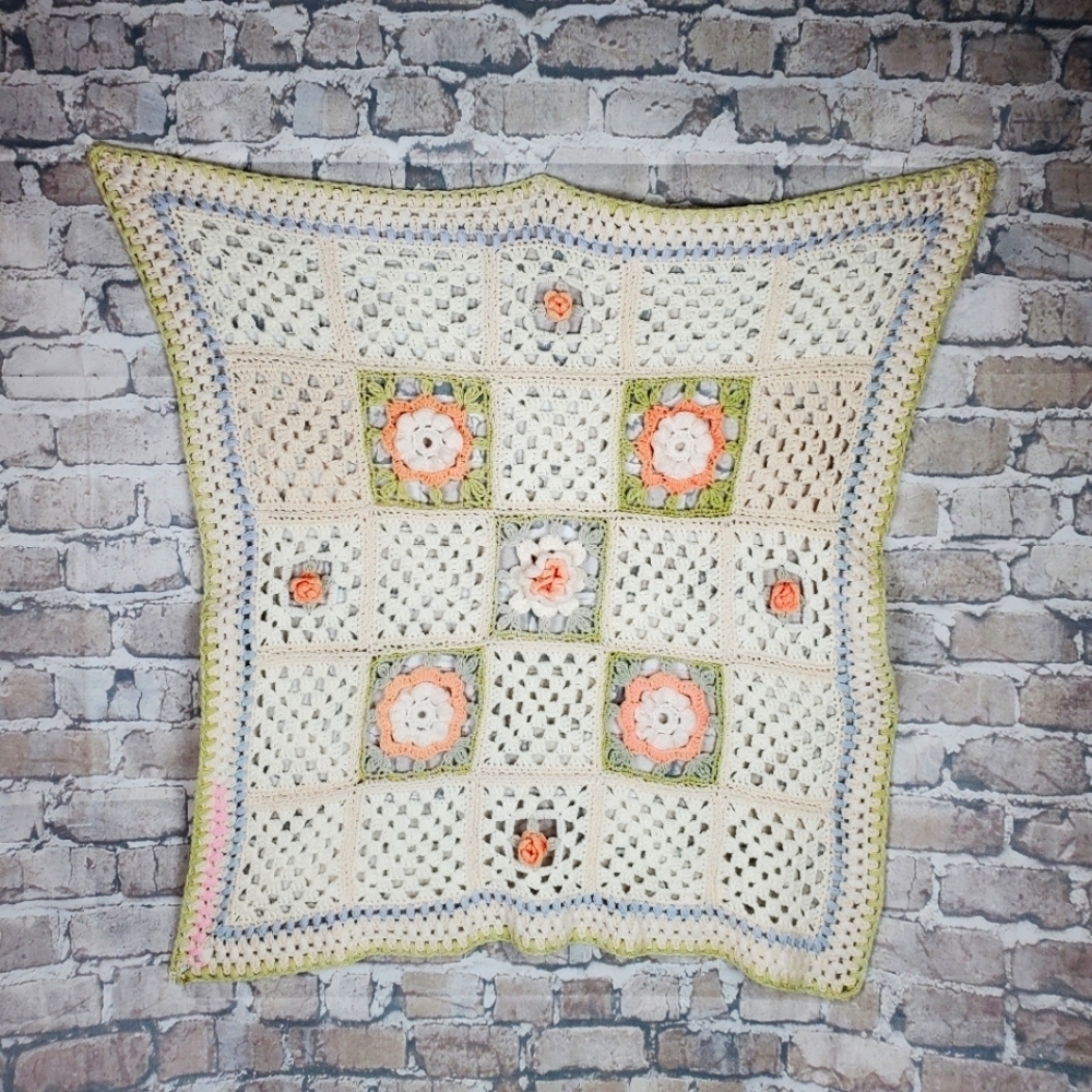 Vintage Handknit 3D Granny Square Cottagecore Lap Crib Blanket  Cream Peach